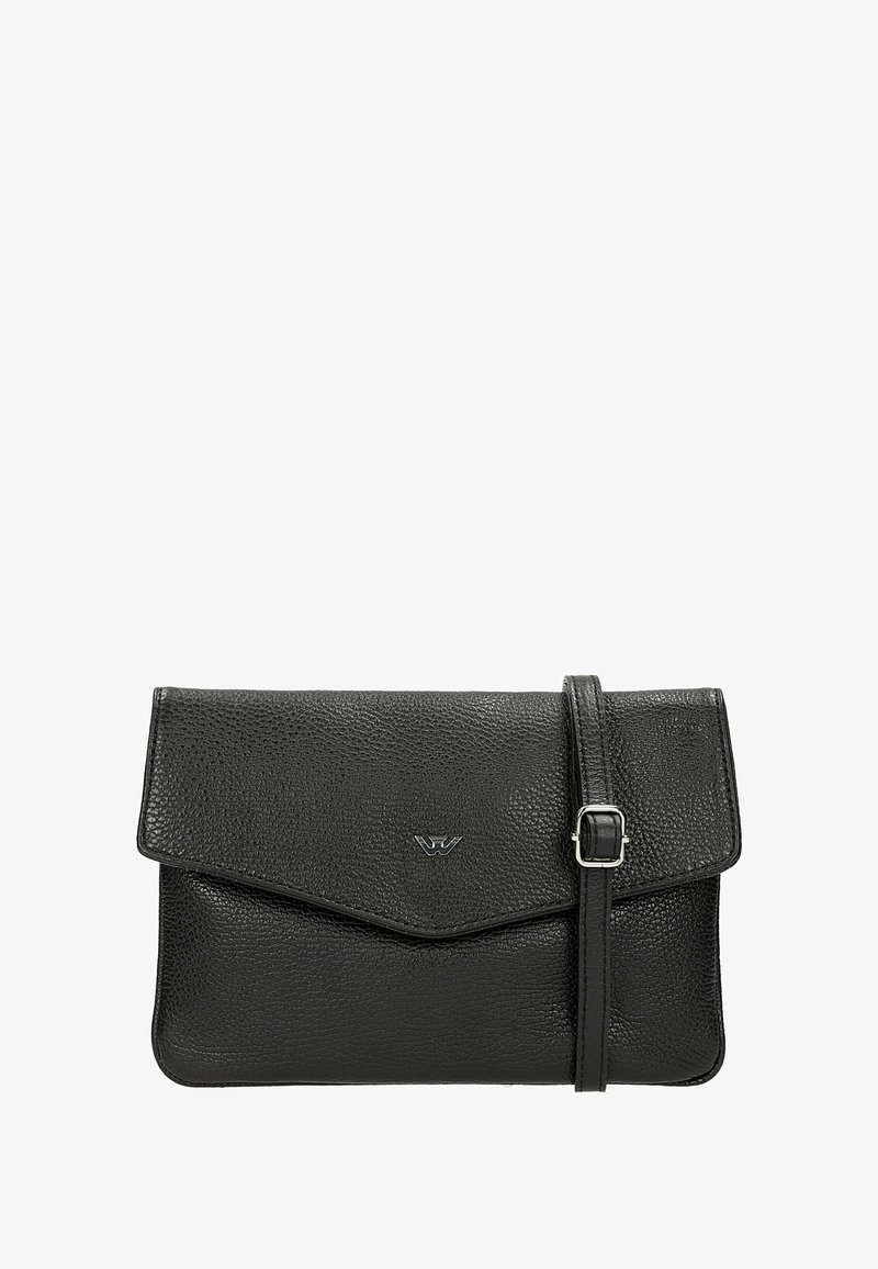 Černá kožená crossbody taška s texturovaným povrchem, klopovým uzávěrem a nastavitelním popruhem. Na přední straně se nachází nenápadné logo.