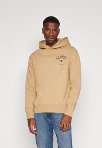 Tommy Hilfiger ARCHED VARSITY HOODY - Felpa - classic khaki
