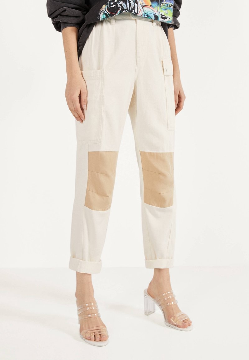Bershka Trousers - white