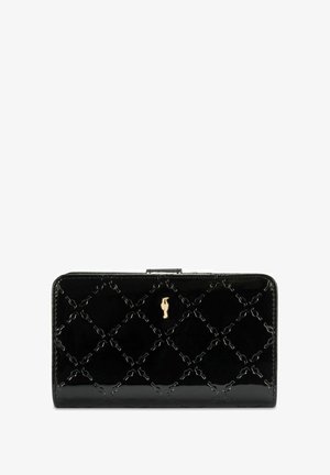 Czarny portfel z lakierowanej skóry, z pikowanym wzorem, złotym logo i zapięciem na zatrzask. Gładka tekstura o błyszczącym wykończeniu.