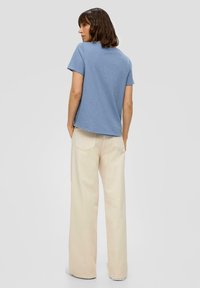 s.Oliver MIT V-AUSSCHNITT - T-Shirt basic - blassblau