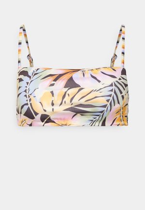 Top bandeau floral em cores pastel, com padrões de folhas tropicais sobre um fundo escuro e alças ajustáveis finas e listradas.