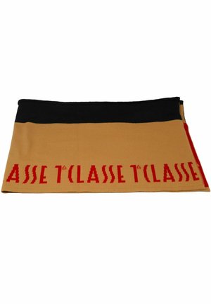 Sciarpa lavorata a maglia in marrone chiaro e nero, con una scritta rossa in grassetto "ASSE T'CLASSE" sul davanti, piatta e con una texture liscia.