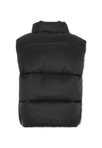 Czarna puchowa kamizelka z wysokim kołnierzem, z poziomymi pikowanymi sekcjami, gładką teksturą i tylną kieszenią na zamek dla dodatkowego akcentu.