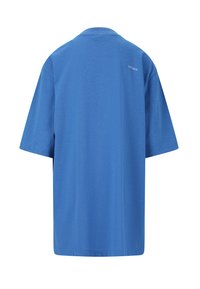 Blå bomulds t-shirt med korte ærmer, rund hals og lige pasform. Har et lille logo på den øverste del af ryggen. Ensartet tekstur.