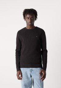 Calvin Klein WAFFLE TEXTURE SWEATER - Pulover - black
