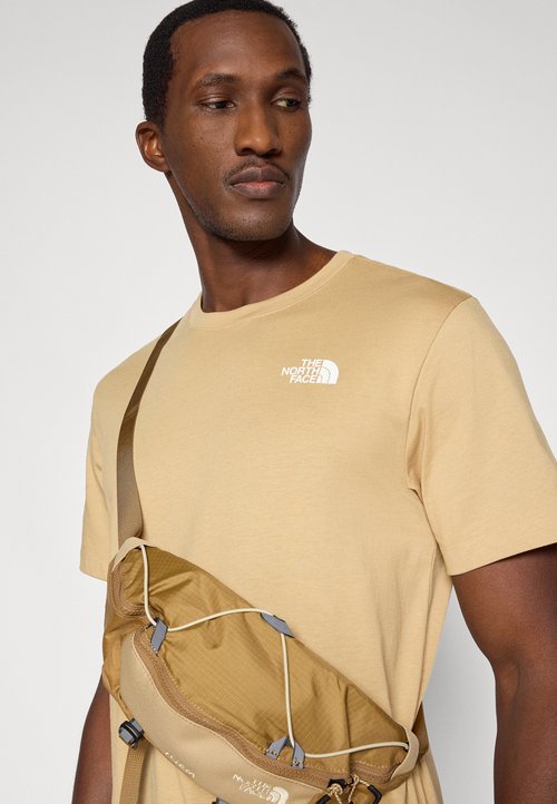 The North Face M EVOLUTION BOX NSE REGULAR SHORT SLEEVE TEE - Sports T-shirt - khaki stone — photo 4