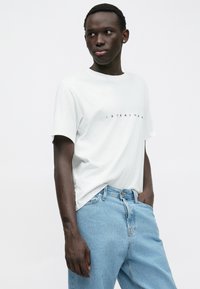 Jack & Jones JJESTAR TEE - Tričko s potlačou - white