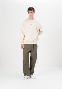 Oakley STACKED METAL CREWNECK  - Sudadera - beige
