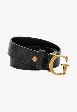 Ceinture en cuir noire à motifs, roulée, avec une boucle dorée en forme de "G" gravée "GUESS" sur le côté et un bouton doré assorti.