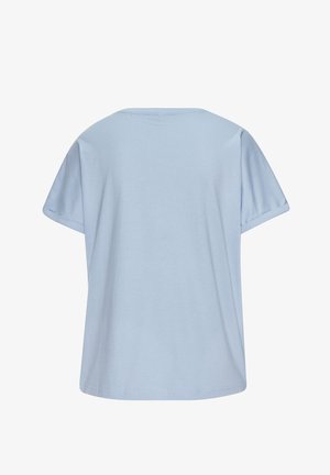 Lichtblauw T-shirt met korte mouwen, opgerolde manchetten, rechte zoom en een ronde halslijn, gezien vanaf de achterkant.