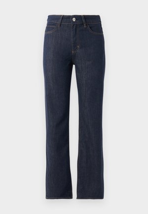 Granatowe dżinsy ze prostą nogawką, posiadające zapięcie na guzik, pięć kieszeni i kontrastowe pomarańczowe przeszycia.