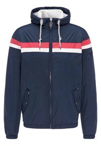 Námořnická větrovka s bílými a červenými vodorovnými pruhy, kapucí, předním zipem a bočními kapsami. Hladká látka s elastickými manžetami.