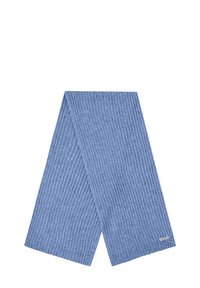 Lichtblauwe gebreide sjaal met een geribbelde textuur, voorzien van een klein merklabel aan één uiteinde. Rechthoekige vorm, zacht materiaal.