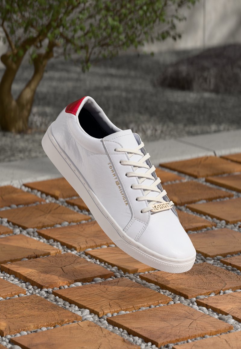 Tommy Hilfiger ESSENTIAL - Sneakers low - red