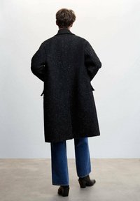 Mango Mantel - black