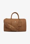 SUEDE MONOGRAM DUFFLE LARGE UNISEX - Σάκος ταξιδιού - cognac