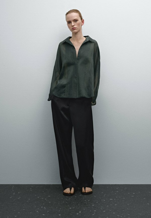 LOOSE-FITTING WITH PINTUCK DETAILING - Blouse