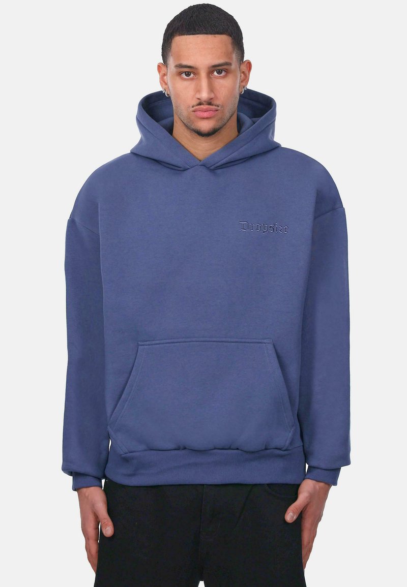 Kapuzensweatshirt aus blauen Baumwollgemisch, mit einer Fronttasche, gerippten Bündchen und gesticktem Markenlogo auf der Brust. Weiche Textur.