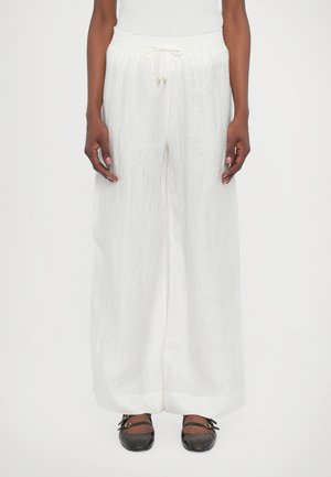 Witte linnen wijde broek met een elastische tailleband en koord, voorzien van een gestructureerde afwerking en een lichte tapering aan de zoom.