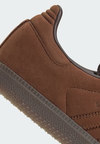 adidas Originals SAMBA  - Tenisky - preloved brown  aurora coffee  gum