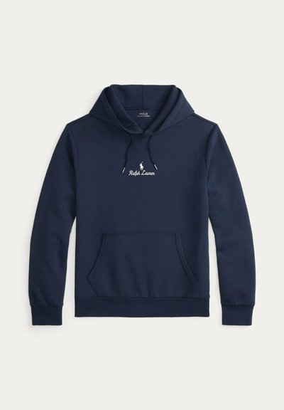 Felpa con cappuccio blu navy in morbido misto cotone con tasca a marsupio. Presenta un cappuccio con coulisse e il logo "Ralph Lauren" ricamato sul petto.