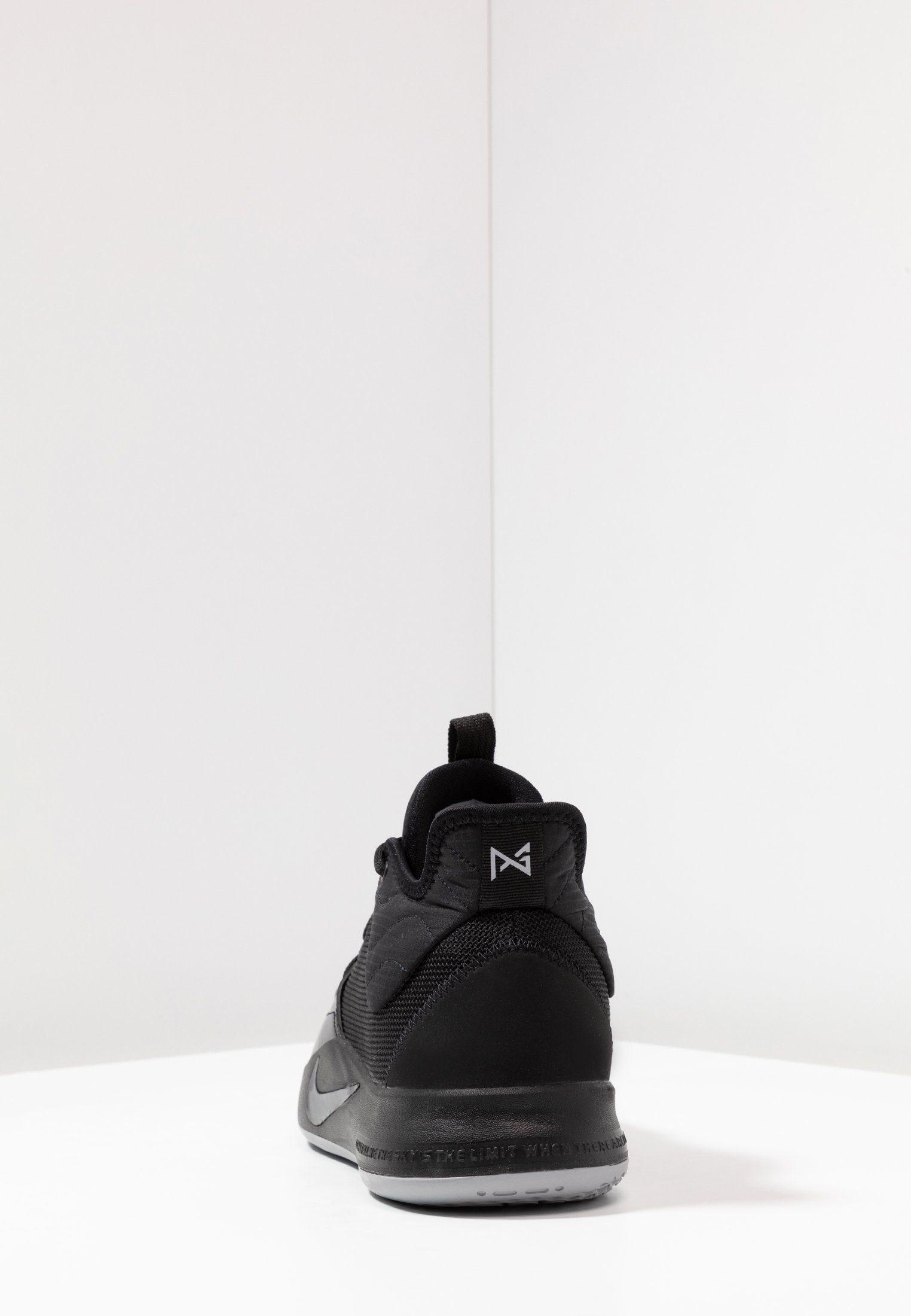 nike performance pg3