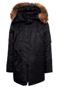 Parka nera imbottita con cappuccio bordato in pelliccia sintetica, bottoni frontali, due tasche laterali e tasca con zip sulla manica. Tessuto dalla trama liscia.