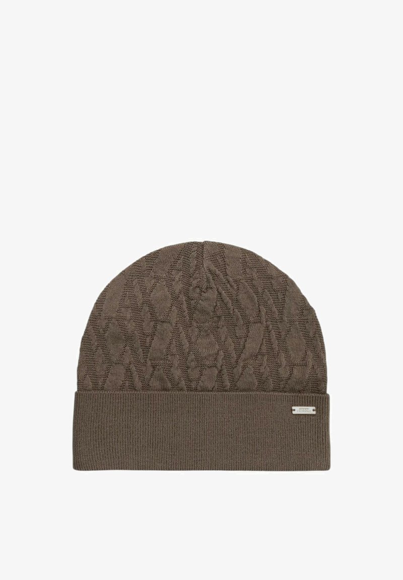 Berretto di lana marrone lavorato a maglia con un motivo testurizzato in rilievo e un bordo piegato. Presenta un piccolo tag del marchio in argento sul lato.