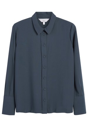 Chemise boutonnée bleu sarcelle foncé avec un col classique, des manches longues et une texture de tissu lisse et douce. Huit boutons sur le devant.