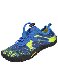 Zapatos de agua de malla azul y amarilla con un patrón texturizado, sistema de cordones elásticos y suela de goma negra, con marca en el lateral.