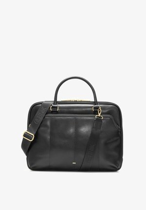 Czarna skórzana torba na laptopa o wyraźnej konstrukcji. Posiada uchwyt górny, regulowany pasek na ramię oraz złoty zamek błyskawiczny z akcentem logo.
