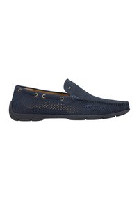 Scarpa slip-on perforata blu navy con punta rotonda, interno beige a contrasto e occhielli in tono dorato. Suola in gomma per una migliore aderenza.
