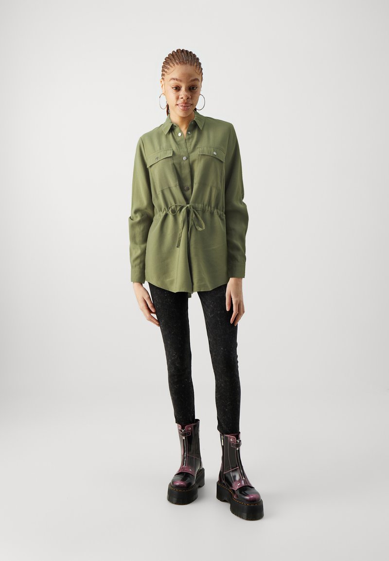 ONLY - ONLARIS LIFE CARGO JACKET - Vasaras jaka - capulet olive, Palielināt