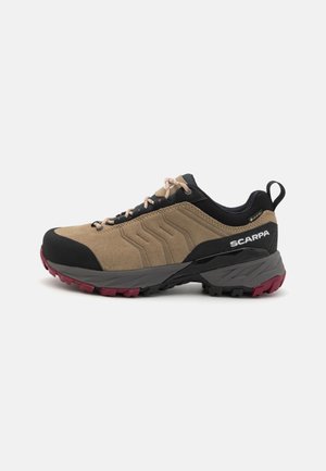 RUSH GTX - Chaussures de marche - light desert/raspberry
