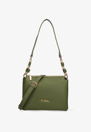 Olijfgroene leren schoudertas met gouden rits, verstelbare schouderband en gouden kettinglinkaccenten. Klein gouden merkembleem op de voorkant.