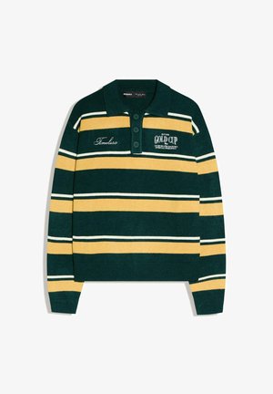 Donkergroen en geel gestreept langärmelig poloshirt met drie knopen aan de voorkant en witte tekst op de borst met de woorden "Timeless" en "Gold Cup".