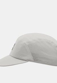 PERFORMANCE - Pet - beige