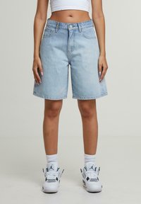 MAYLI WORKER - Kratke hlače od trapera - light blue