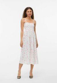 Vero Moda VMHALLIE - Dnevna haljina - snow white