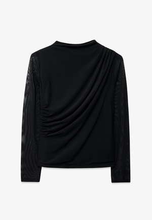 Čierny dlhý rukáv s priehľadnými rukávmi a záhybným detailom látky na prednej časti tela.