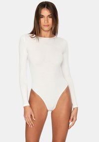 Witte lange mouwen bodysuit met een ronde hals en hoge uitsnijdingen, gemaakt van een gladde stof met een getailleerde pasvorm.