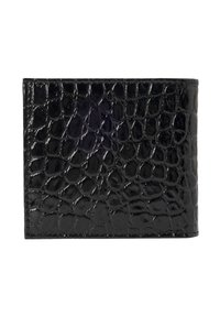 Cartera negra hecha de cuero brillante y grabado con un patrón de piel de reptil. Presenta una forma rectangular con bordes limpios y sin hardware visible.