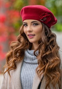 Vivisence Căciulă - red