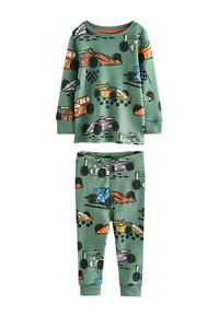 Ensemble de pyjama en coton vert comprenant un haut à manches longues et un pantalon, décoré de voitures de course colorées imprimées et de motifs à damier sur le tissu.