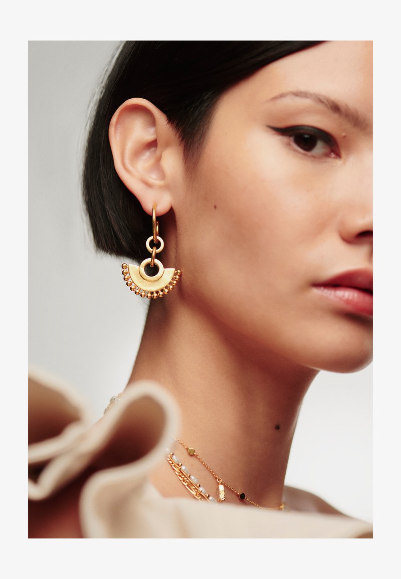 Missoma ZENYU CHANDELIER SMALL HOOP EARRINGS - Σκουλαρίκια - gold-colured