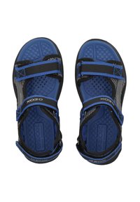 Sandalias negras y azules con correas ajustables, plantilla texturada y suelas perforadas para transpirabilidad. Logo de Geox en el lateral.
