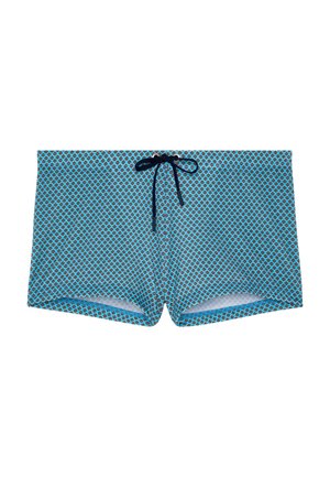 Blaue Badeshorts mit schwarzem und hellblauem sechseckigem Muster und schwarzem Kordelzug vor weißem Hintergrund.