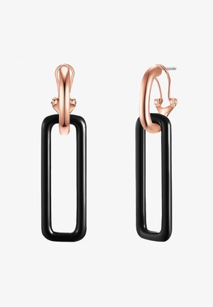 Korvakorut, joissa on ruusukultainen klipsikiinnitys ja pitkänomaiset mustat suorakaiteen muotoiset akryyliosat, sileä pinta ja hillitty muotoilu.