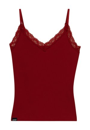 Camisole rouge côtelée avec bordure en dentelle le long du décolleté en V et bretelles fines réglables, avec une petite étiquette de marque à l'ourlet.
